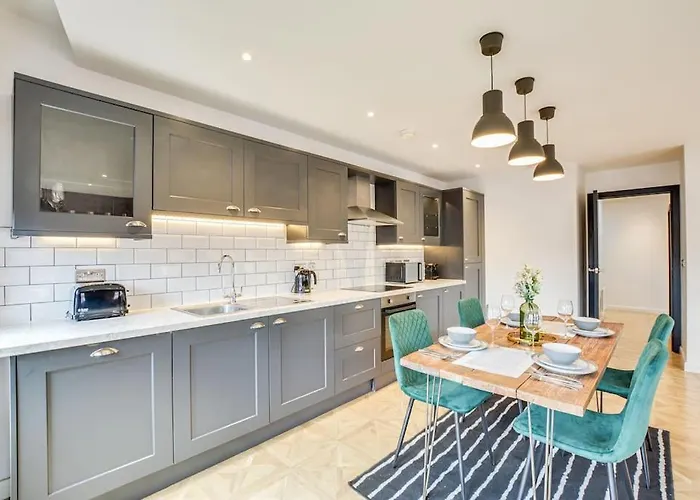 New York * Leeds (West Yorkshire)