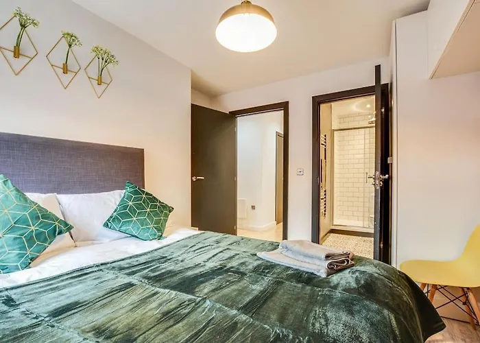 New York * Leeds (West Yorkshire)