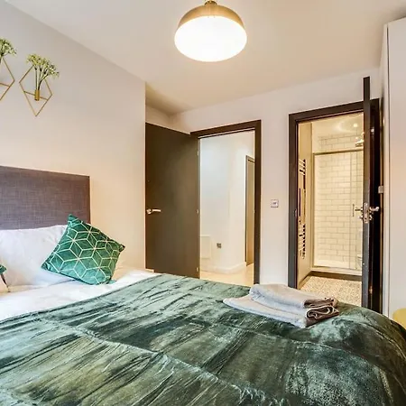 New York * Leeds (West Yorkshire)